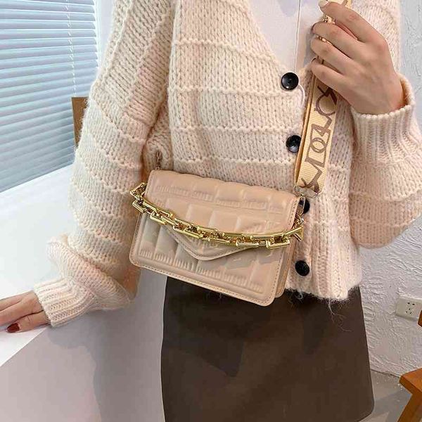 

75% off handbag factory store fashionable and popular wide shoulder strap lattice indentation women's chain single shoulder small squar, Black;red