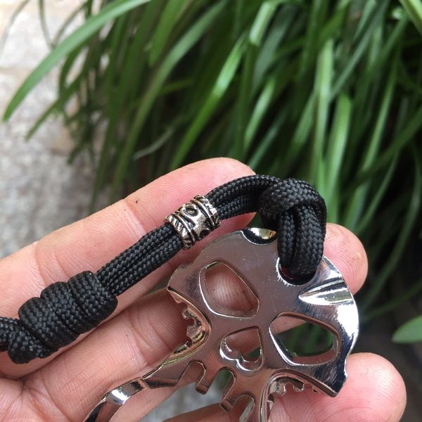 

punch new mini iron skull self-defense single finger car emergency window breaker easy escape keychain, Silver