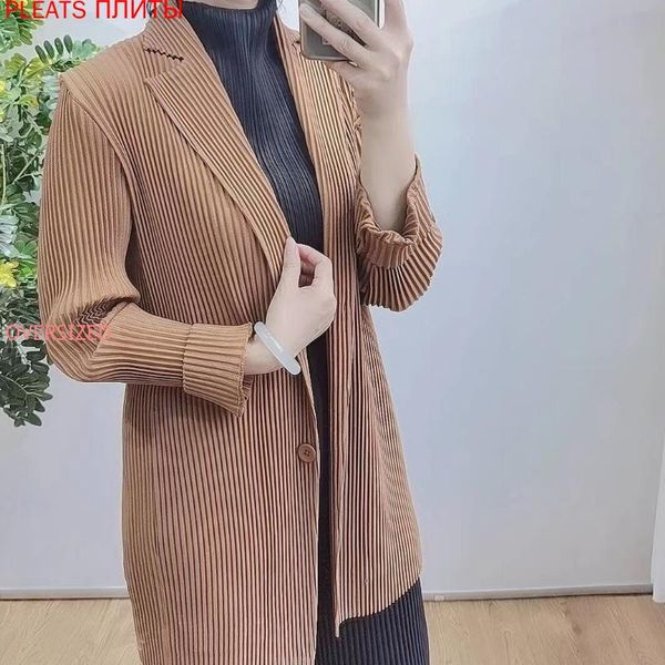 

autumn and winter ins miyake pleated light luxury women's wear a button small suit collar thick style commuting fashion trench, Tan;black