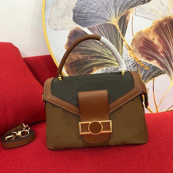 

m53662made in real leather clutch purse handbag bag woman bag shoulder bag serial number insid