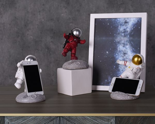 

new arrival stand resin home office decor astronaut mobile phone holders