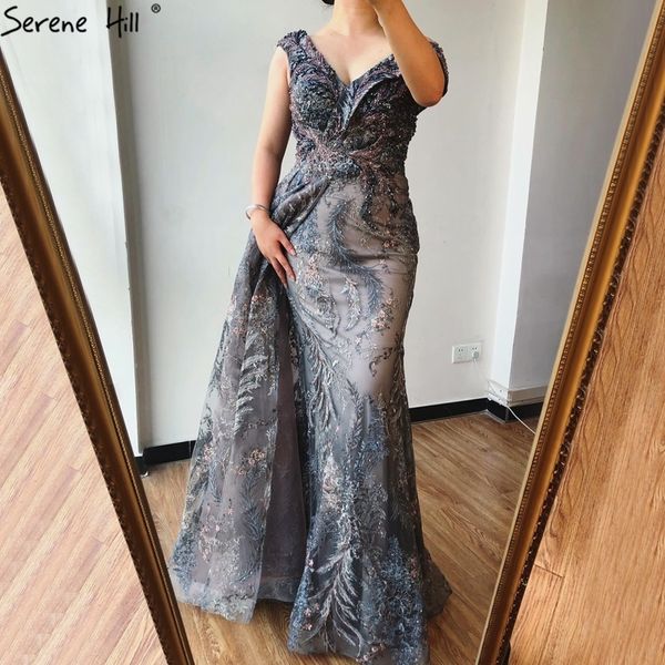 Serene Hill Dubai Grau Meerjungfrau Ärmelloses Sexy Abendkleid 2020 V-ausschnitt Kristall Luxus Formale Party Tragen Kleid 2020 LJ201118