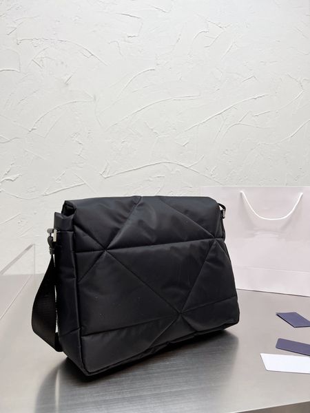 

2022 spring and summer new portable messenger bag