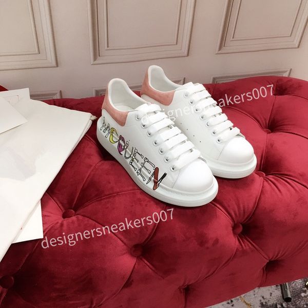 

2021man lace up platform oversized sole sneakers white black casual hc191002