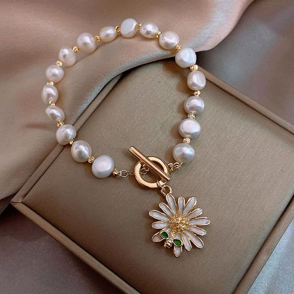 

charm bracelets korean temperament sweet pearl bracelet fashion female simple beautiful daisy flower bee pendant jewelry accessories, Golden;silver