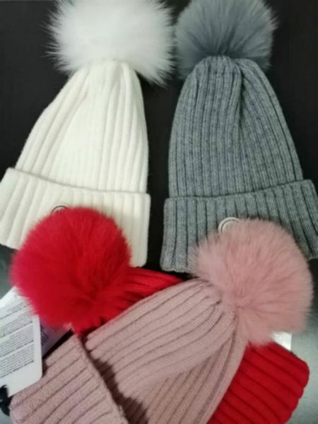 

2020 fashion classic trendy luxury design hat fur ball knitted knit winter hat thread knit warm women men beanies m4