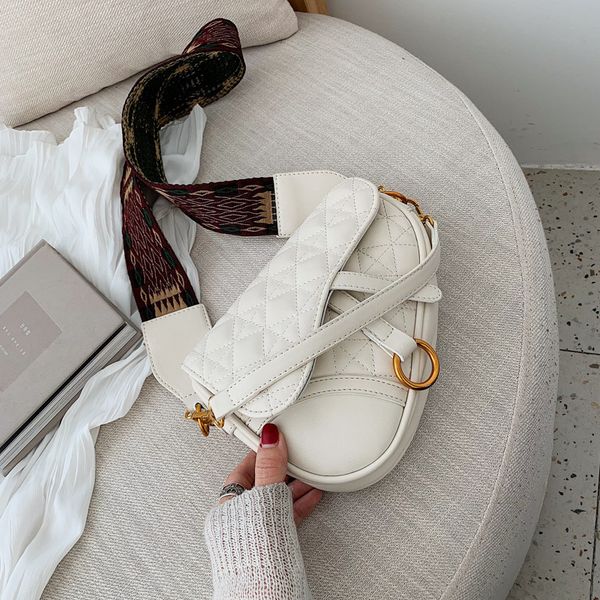 

2019 broadband new wave korean version of the personality of the wild rhombic shoulder slung saddle bag