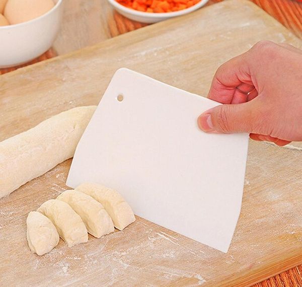 

оптовая продажа 50xplastic тесто глазуя помадка скребок торта украшения выпечки печенье инструменты простые гладкие шпатели сладкие резцы то