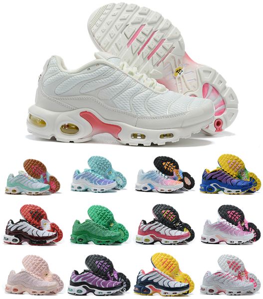 

2021 designer womens tn running shoes air vapores plus tn triple black white dark smoke grey chaussures requin rainbo