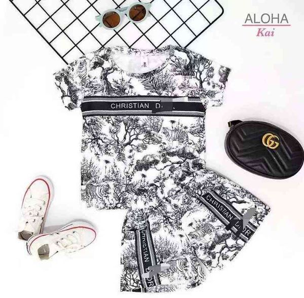 

2022 factory wholesale new model summer d fashion short sleeved shorts set, White