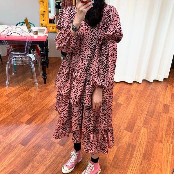 

ewq] 2021 spring female loose casual round neck pink leopard puff sleeve straight pleated over knee cascading ruffle dress8q877, Black;gray