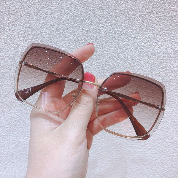 

летнее 2020 новые безумные конические загарные женские анти ультрафиолетовые модные солнцезащитные очки большие лица с тонкой коробкой, Black