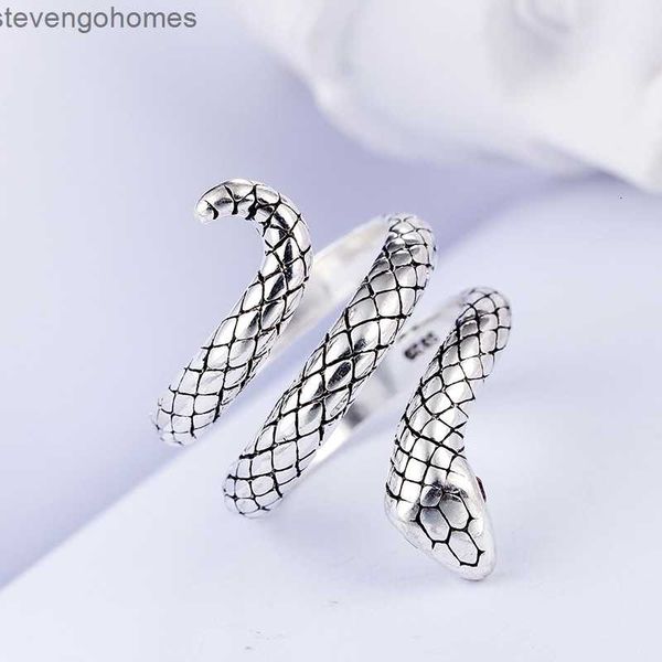 

mouth thai silver cobra snake king male and female ring aggressive animal hand