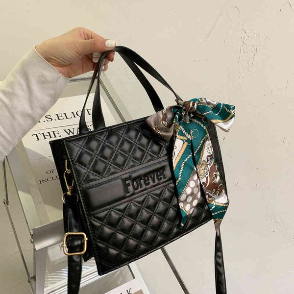 

2022 factory wholesale new large capacity large bag women's western style silk scarf fashion autumn and winter single shoulder messenge