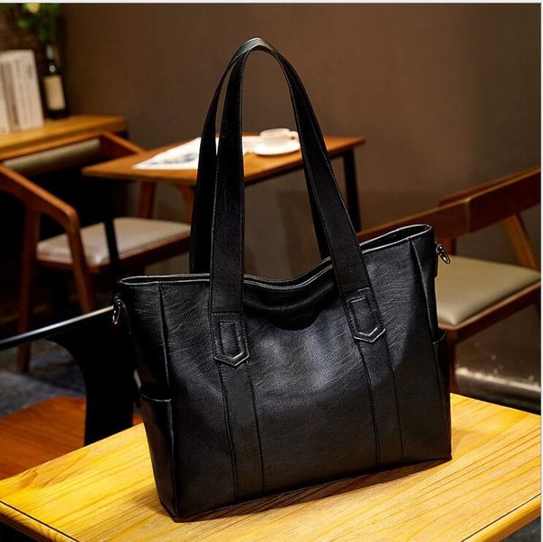 

capacity large 54cm carry travel bottom 2021 quality sale women bags duffel shoulder lock bags luggage on rivets with men head ioagq, Red;black