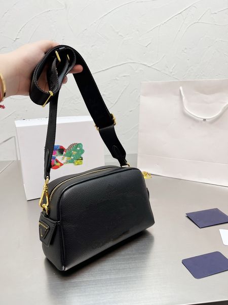 

designer design one shoulder handbag can be slung size 21cm