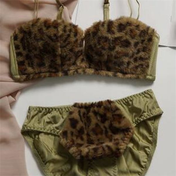 

warm and soft plush leopard print gathered no steel ring underwear female small chest up winter bra set japanes c1211, Black;white