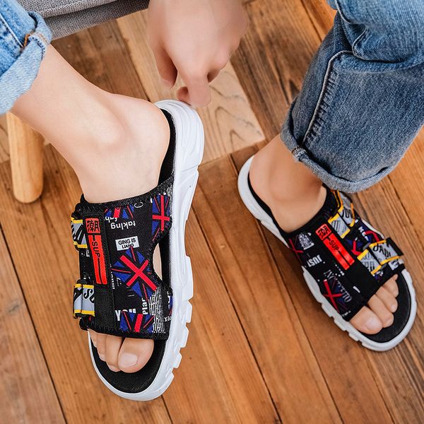 

men's casual knitted-out vulcanized reflective man's shoes, anti-slip slippers., Black;brown