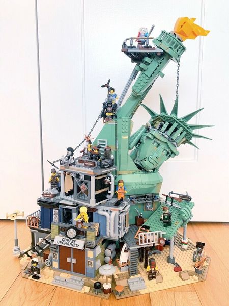 

welcome to apocalypseburg 3560 pcs set building blocks bricks