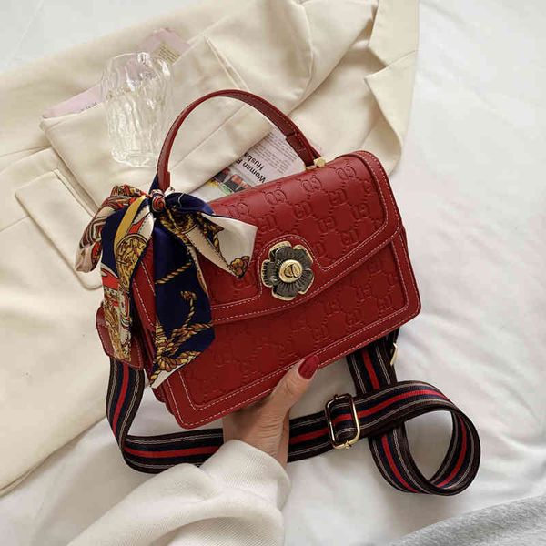 

2022 factory wholesale new model female trendy new single shoulder plum blossom buckle messenger small square silk scarf portable 86uz bags, Black;red