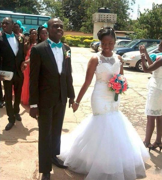 

2021 vintage mermaid wedding dresses buttons back beaded white applique robe de marrige trumpet tulle bridal wedding gowns