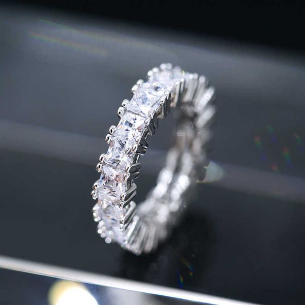 Anéis de luxo da eternidade do zircão de cobre chapeado de prata para mulheres Presente por atacado casamento diamante completo CZ anel