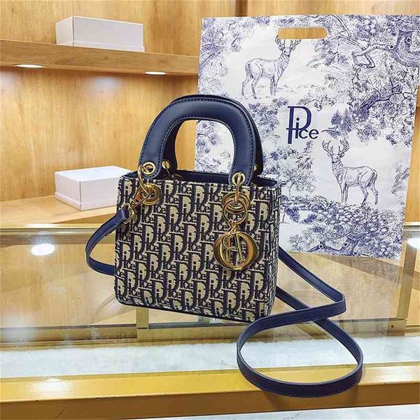 

65% off factory wholesale live broadcast goods women's bag fashion embroidered thread lingge princess bag messenger hand