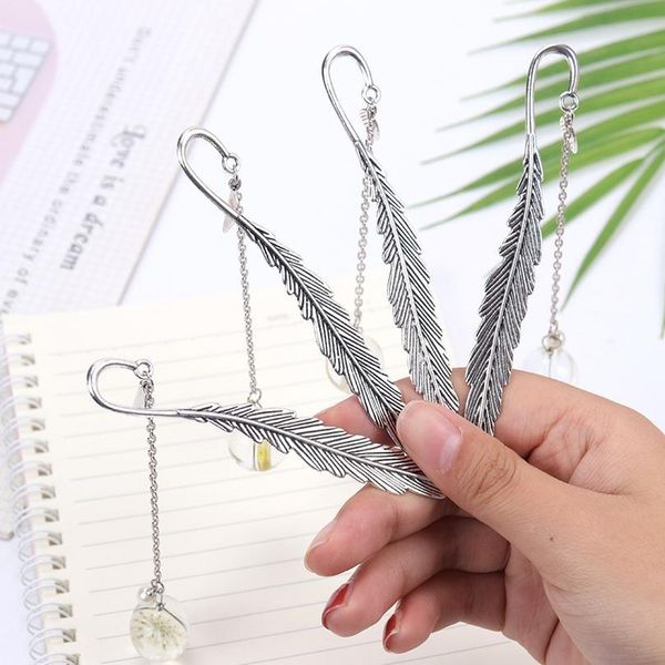 

1pc creative flower specimens bookmark pendant metal book mark stationery school office supply feather dried flowers bbydmk