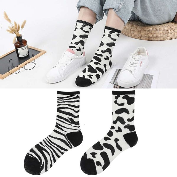 

new autumn and winter 2021 for girls, the casual color of the bull in the middle is paired with socks for skateboard trend lovers, Black