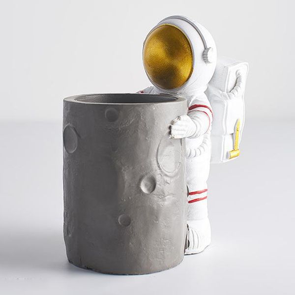 

resin astronaut statues pen holder pencil cup desksculpture figurine ornament tabledecoration decor organizer
