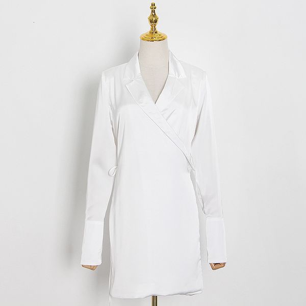 

2021 new woman with v-cleavage dressed in lace full black solid waist thin miniscule track dress female design winter j65t, Black;gray