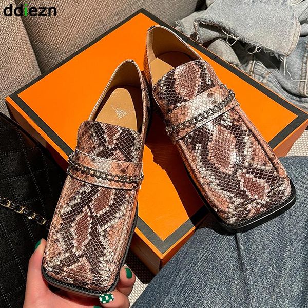 Sapatos de vestido Genuine Ladies Ladies Loafers 2022 Moda Quadrado Toe Feminino Corrente de Metal Mulher Bombas Snake Sumke para Mulheres Oxfords