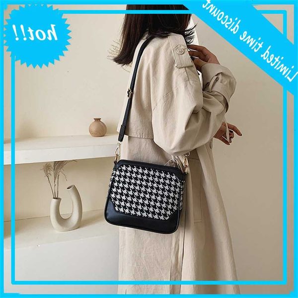 

autumn and winter niche design women's 2020 popular new fashion versatile single shoulder messenger bucket bag