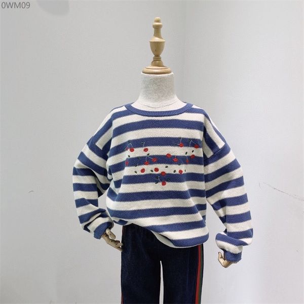 Presore 10 de agosto Baby Sweater Branco Marinho listrado bordado padrão de cereja pulôver design meninas suéter outono gilrs tops 201109