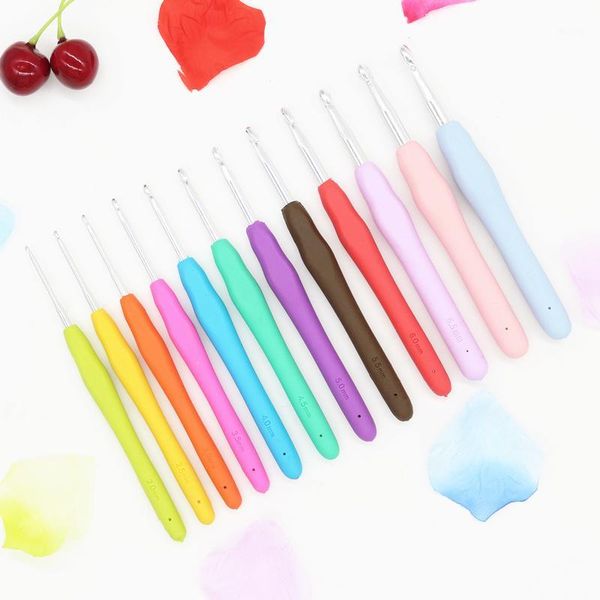 

looen 5pcs/ lot aluminum crochet hooks thick head knitting needles mutil-color tpr soft rubber handle 2mm-8mm1, Black