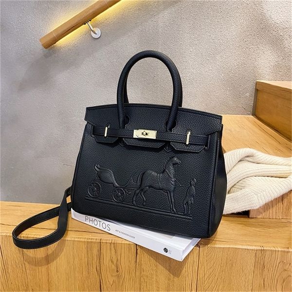

designer sale 2022 new light luxury carriage bag hand litchi pattern 31cm large capacity one shoulder messenger bag 1c6r