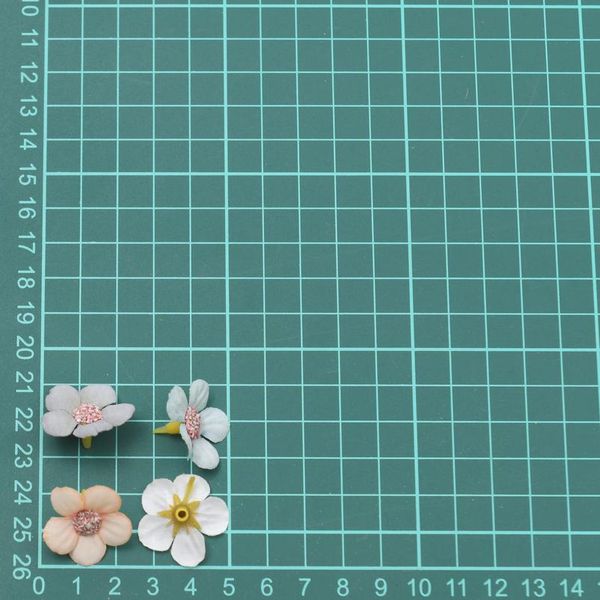 

30pcs 2cm multicolor daisy flower head mini silk artificial flower for crown scrap wedding home decor diy garland h jllvhy