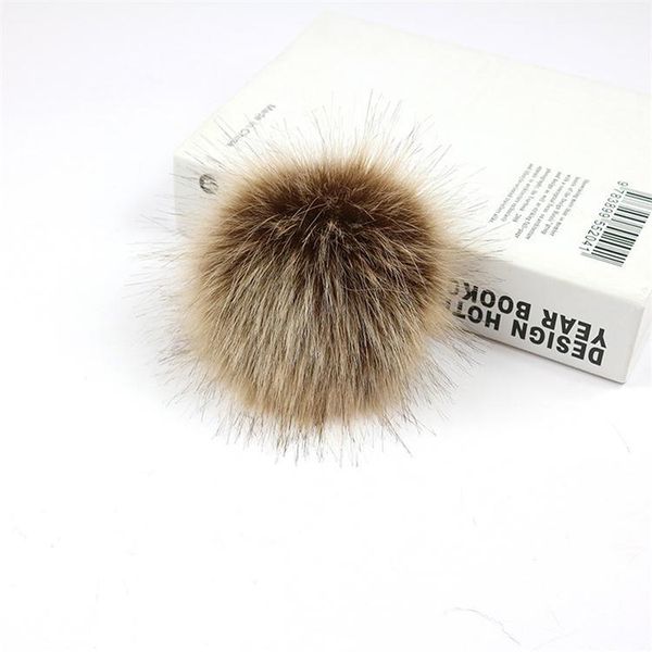 

5 шт. / лот diy 10 см faux fox mur pom poms frost белые волосы совет помпон с пряжкой вязаные шляпы аксессуары помпом цена в wmtjam, Black;white