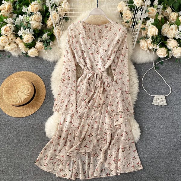 

2021 new chic floral bohemian girl's neck spread irregular drooling line dressed autumn retro print wrap dress lbcb, Black;gray