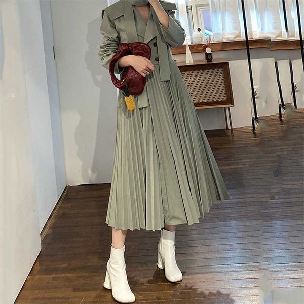 

with double-breasted long pleated trench coat, autumn women's solid color coat, Tan;black