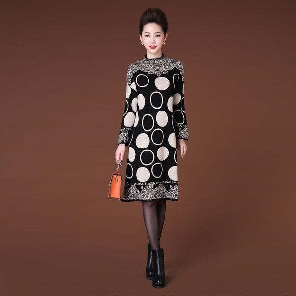 

dressed in sweater long sleeves on it, woman with turtleneck, vintage muje, loose, as a fiesta, dhe7, Black;gray