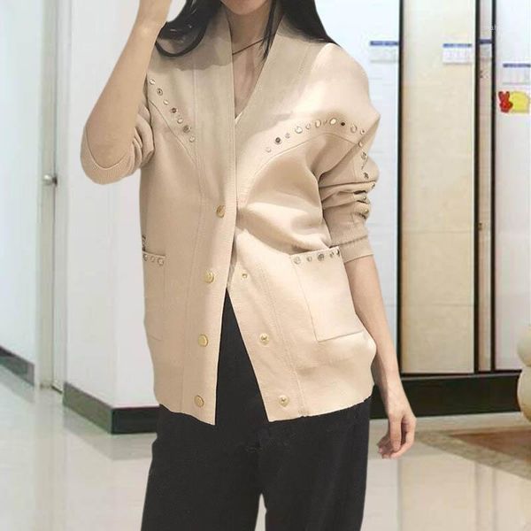 

2019 autumn/ winter v-neck rivet pocket single-breasted knit cardigan coat1, White