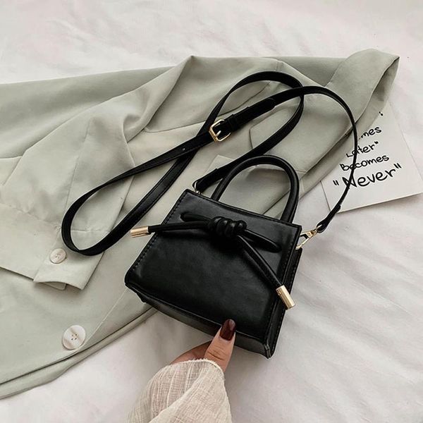 

advanced feeling portable bag 2021 new fashion autumn winter texture versatile messenger bag women's foreign style shoulder