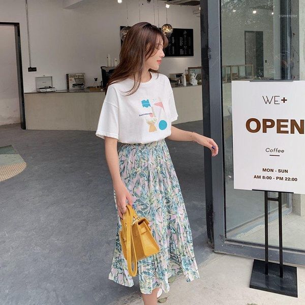 

2020 summer korean women's printed beaded short-sleeved t-shirt + printed pleated skirt two-piece suit1, White