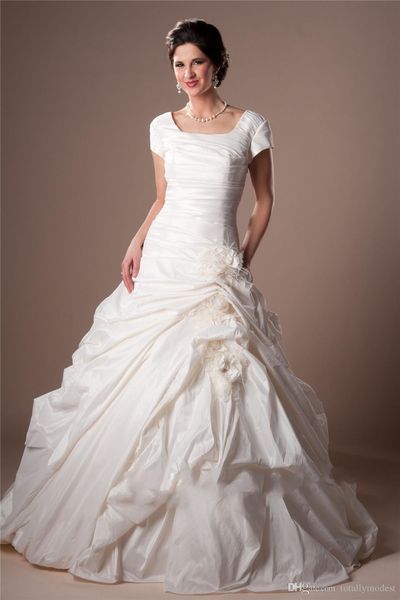 2020 Винтаж Ruched Taffeta скромные свадебные платья с крышкой рукава квадратные шеи с короткими рукавами висок свадебные платья с цветами кнопок