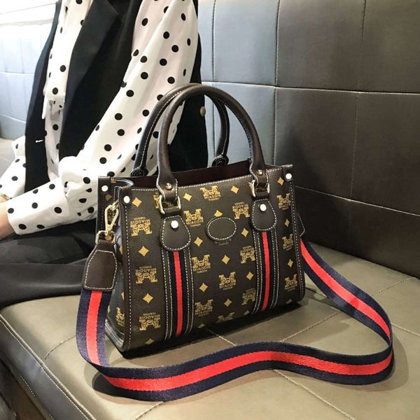 

luxurys designers 2021 popular versatile leather handbag capacity one shoulder large slung tote women's bag