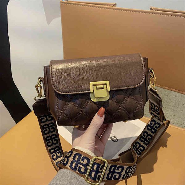 

2022 factory outlet lingge new fashion texture atmosphere one shoulder women's foreign style messenger versatile ins small square bag 6