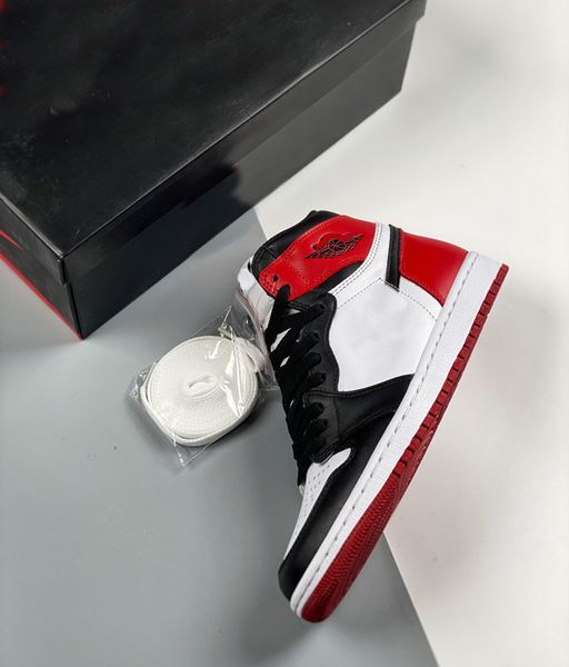 

classic jumpman 1 i black toe 2016 1s men women basketball shoes high og designer sneakers caussures golf shoes mens trainers zapatos, White;red