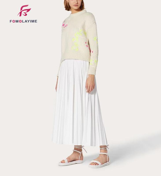 

2020 autumn new women sweater three-dimensional embroidered beige cashmere pullover sweater1, White;black