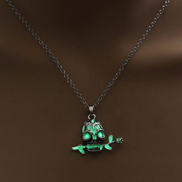 

панк стиль череп кулон ожерелья длинные цепные светящиеся подвески свечение в темноте кулон ожерелье мода человек ювелирные изделия wmtfli, Bronze;silver